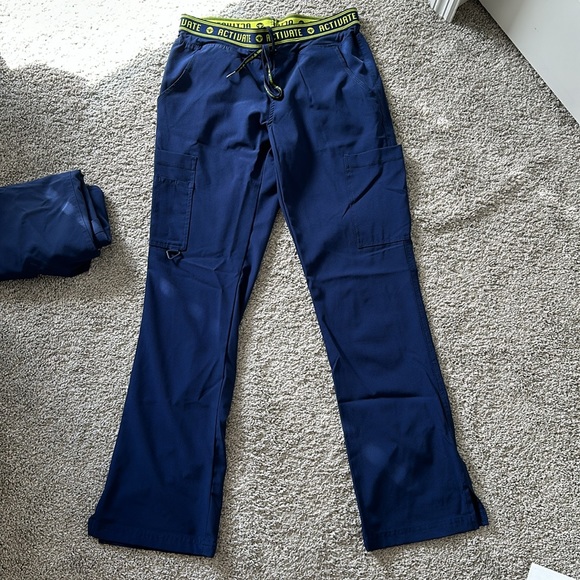 Blue scrubs - Picture 5 of 7